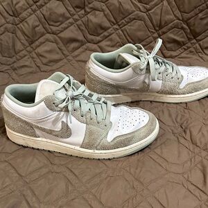 Nike Low-Top Sneakers in White & Light Gray Suede